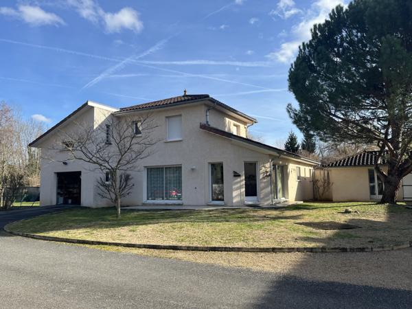 La Verpillière (38290) LA VERPILLIERE - MAISON 150 m² 3 CHAMBRES POSSIBILITE 4 AVEC GARAGE ET ANNEXES SUR UN TERRAIN DE 1430 m²