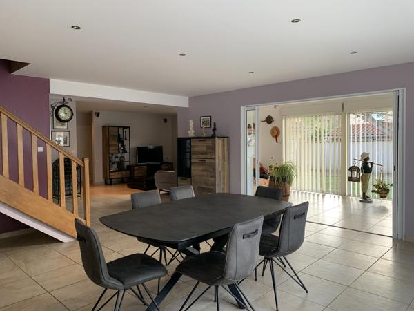 La Verpillière (38290) LA VERPILLIERE - MAISON 150 m² 3 CHAMBRES POSSIBILITE 4 AVEC GARAGE ET ANNEXES SUR UN TERRAIN DE 1430 m²