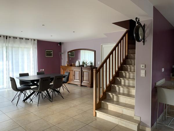 La Verpillière (38290) LA VERPILLIERE - MAISON 150 m² 3 CHAMBRES POSSIBILITE 4 AVEC GARAGE ET ANNEXES SUR UN TERRAIN DE 1430 m²