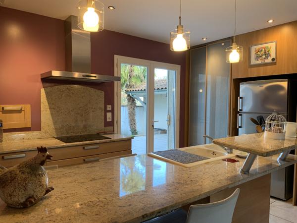 La Verpillière (38290) LA VERPILLIERE - MAISON 150 m² 3 CHAMBRES POSSIBILITE 4 AVEC GARAGE ET ANNEXES SUR UN TERRAIN DE 1430 m²