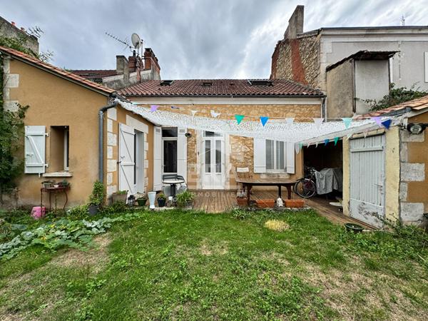 A vendre dans le centre ville de Périgueux, jolie MAISON DE VILLE DE TYPE 4 AVEC JARDIN