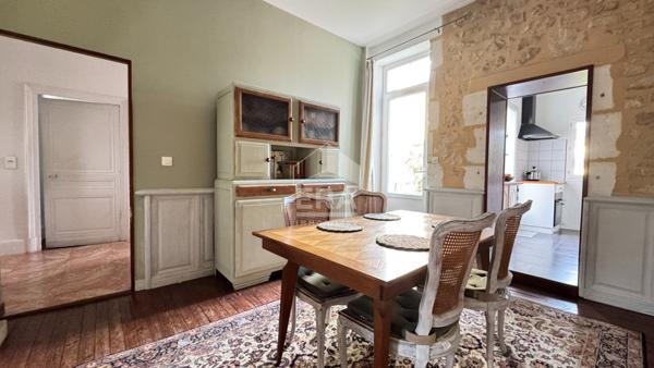 A vendre dans le centre ville de Périgueux, jolie MAISON DE VILLE DE TYPE 4 AVEC JARDIN