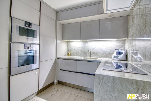 Versailles Notre-Dame Appartement 4 pièces 69.45 m² carrez avec terrasse de 27 m² €770 000 ** - Référence 25537