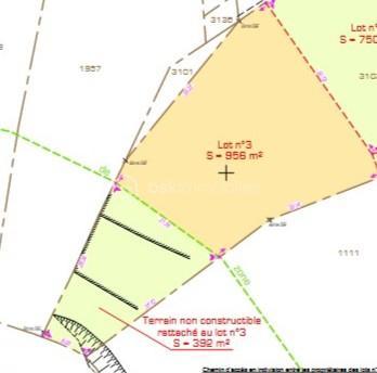 Terrain de 1 348 m²
