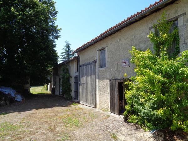 Superbe propriété de campagne au calme, 142 m², 17964 m² de terrain, 4 grandes dépendances