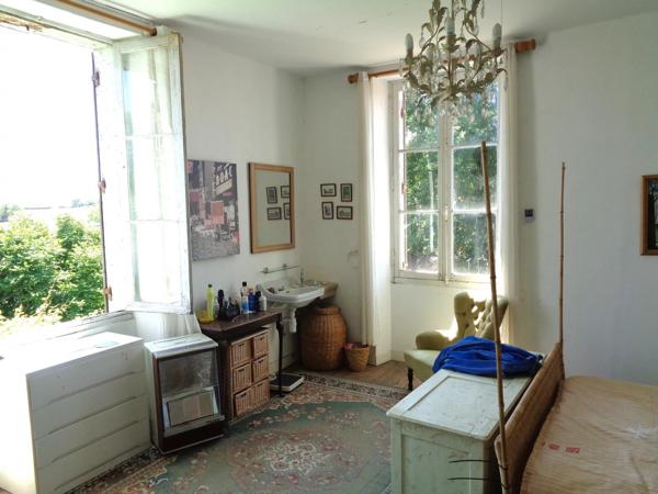 Superbe propriété de campagne au calme, 142 m², 17964 m² de terrain, 4 grandes dépendances