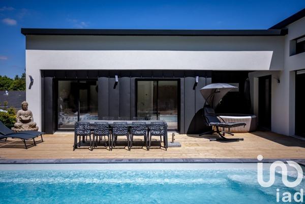 Maison d’architecte 6 pièces de 145 m² à Plumelec (56420)