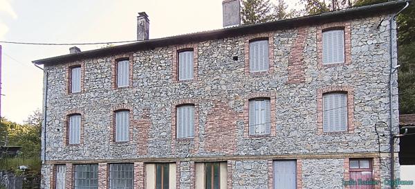 Immeuble à vendre LA MONNERIE LE MONTEL (63650)