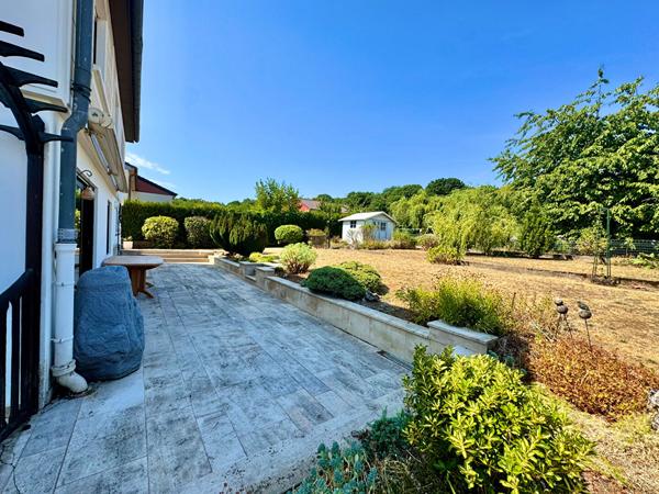 Pavillon individuel en lisière de forêt avec garage et jardin