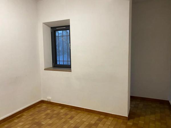 Bureau à louer aux Vans (07140)