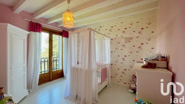 Maison 9 pièces de 245 m² à Vétraz-Monthoux (74100)