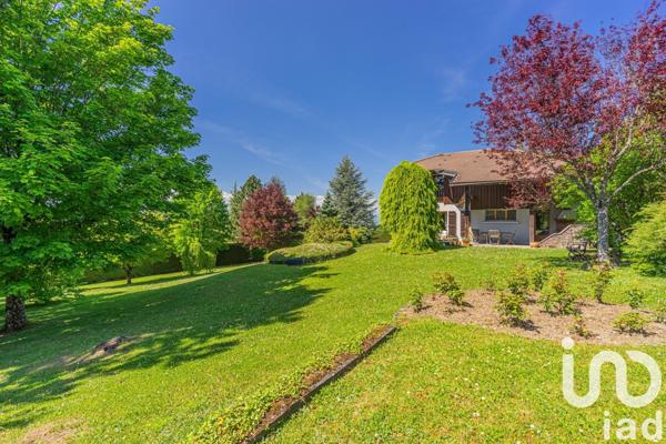 Maison 9 pièces de 245 m² à Vétraz-Monthoux (74100)