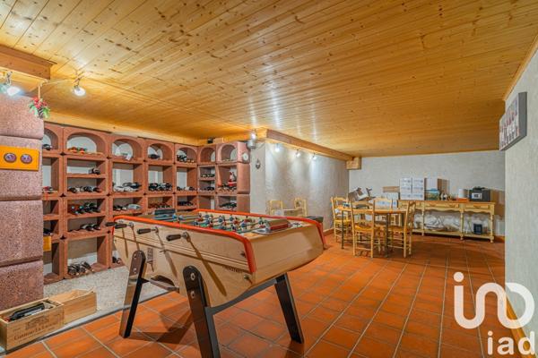 Maison 9 pièces de 245 m² à Vétraz-Monthoux (74100)