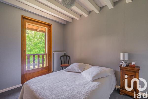 Maison 9 pièces de 245 m² à Vétraz-Monthoux (74100)