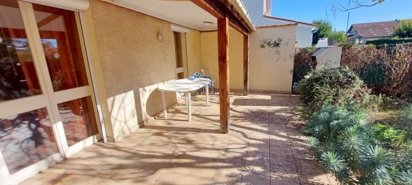 MAISON LA TOUR DU CRIEU AVEC JARDIN IDEALEMENT SITUEE