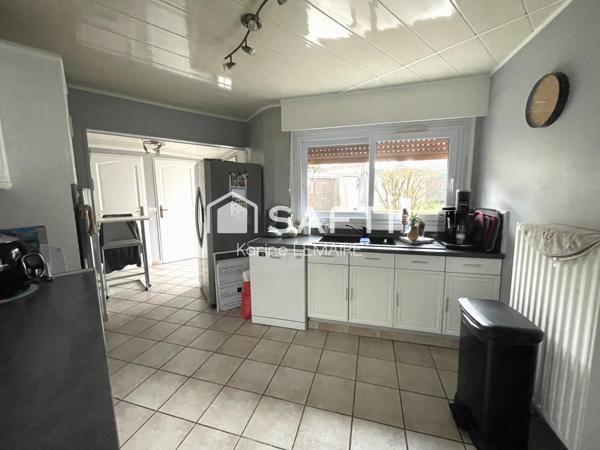 Maison semi individuelle 3 chambres où poser ses meubles.