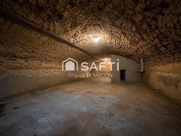 Demeure de caractère – 243 m² – Jardin de 700 m² – Dépendance à réhabiliter