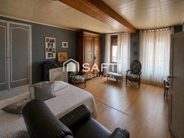 Demeure de caractère – 243 m² – Jardin de 700 m² – Dépendance à réhabiliter