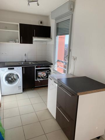 Toulouse Rangueil appartement T1 bis meublé de 41.77 m² sans vis à vis à proximité des commodités , 1 place de parking sous sol et balcon