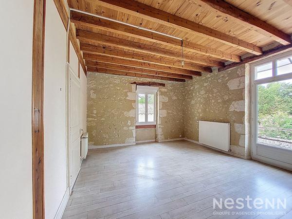 A Vendre Maison en Pierre rénovée de 225 m² avec Terrasses et Jardin proche du centre de Condom
