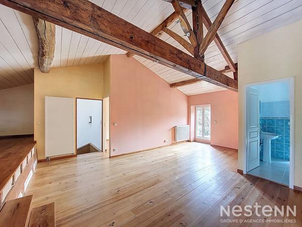 A Vendre Maison en Pierre rénovée de 225 m² avec Terrasses et Jardin proche du centre de Condom
