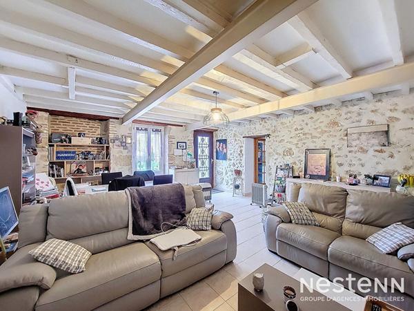 A Vendre Maison en Pierre rénovée de 225 m² avec Terrasses et Jardin proche du centre de Condom