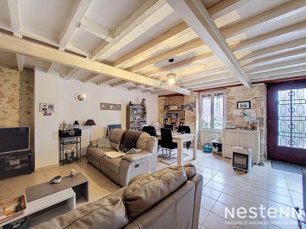 A Vendre Maison en Pierre rénovée de 225 m² avec Terrasses et Jardin proche du centre de Condom