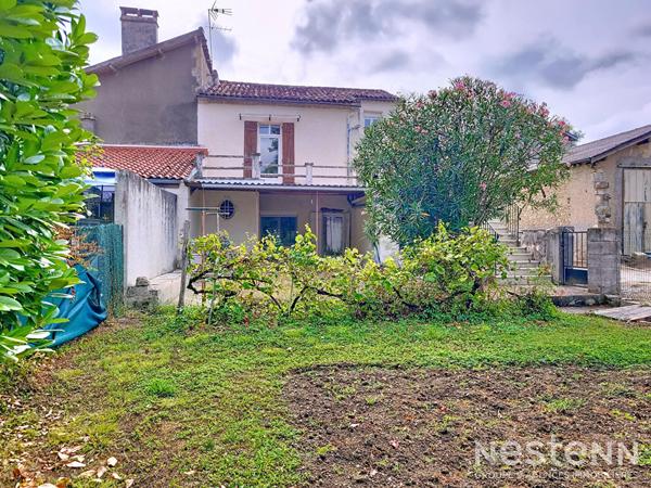 A Vendre Maison en Pierre rénovée de 225 m² avec Terrasses et Jardin proche du centre de Condom
