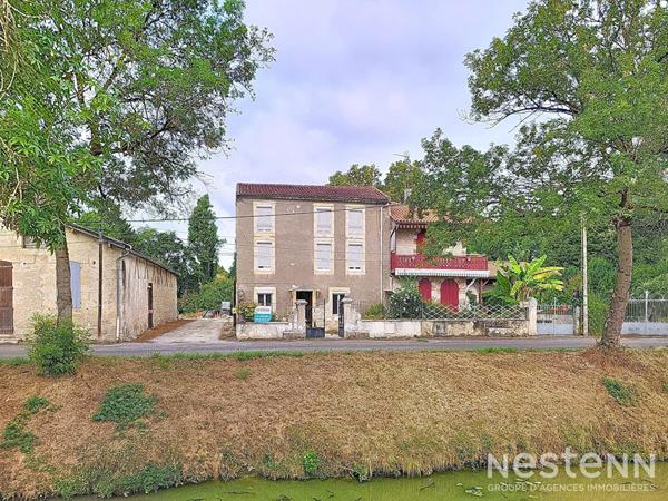 A Vendre Maison en Pierre rénovée de 225 m² avec Terrasses et Jardin proche du centre de Condom