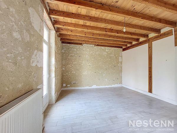 A Vendre Maison en Pierre rénovée de 225 m² avec Terrasses et Jardin proche du centre de Condom