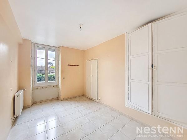 A Vendre Maison en Pierre rénovée de 225 m² avec Terrasses et Jardin proche du centre de Condom