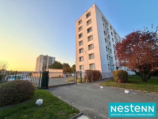 Appartement Vaulx En Velin 5 pièce(s) 76m² avec parking collectif fermé et sécurisé