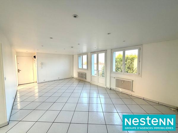 Appartement Vaulx En Velin 5 pièce(s) 76m² avec parking collectif fermé et sécurisé