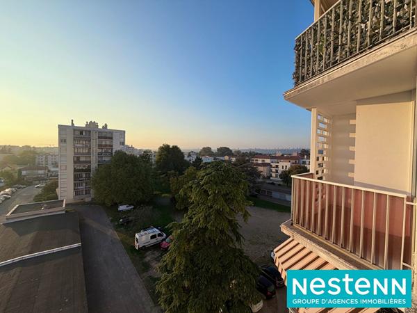 Appartement Vaulx En Velin 5 pièce(s) 76m² avec parking collectif fermé et sécurisé