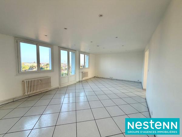 Appartement Vaulx En Velin 5 pièce(s) 76m² avec parking collectif fermé et sécurisé