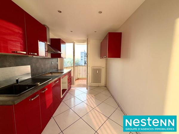 Appartement Vaulx En Velin 5 pièce(s) 76m² avec parking collectif fermé et sécurisé