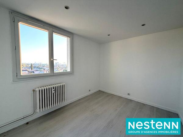 Appartement Vaulx En Velin 5 pièce(s) 76m² avec parking collectif fermé et sécurisé