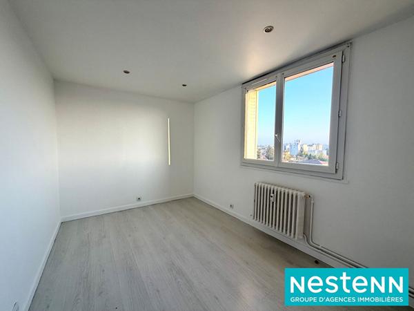 Appartement Vaulx En Velin 5 pièce(s) 76m² avec parking collectif fermé et sécurisé