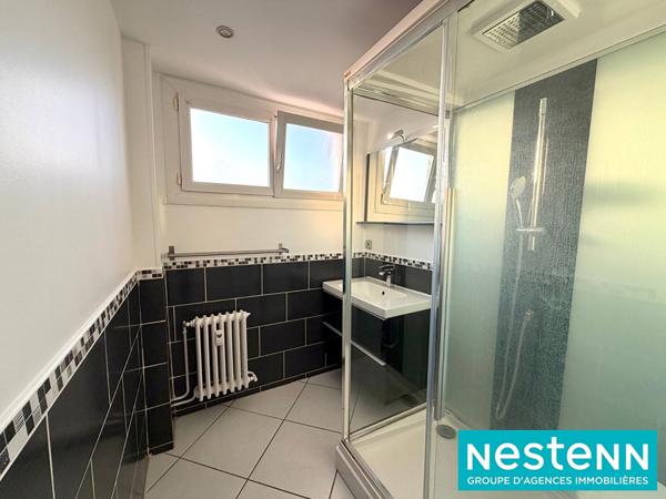 Appartement Vaulx En Velin 5 pièce(s) 76m² avec parking collectif fermé et sécurisé