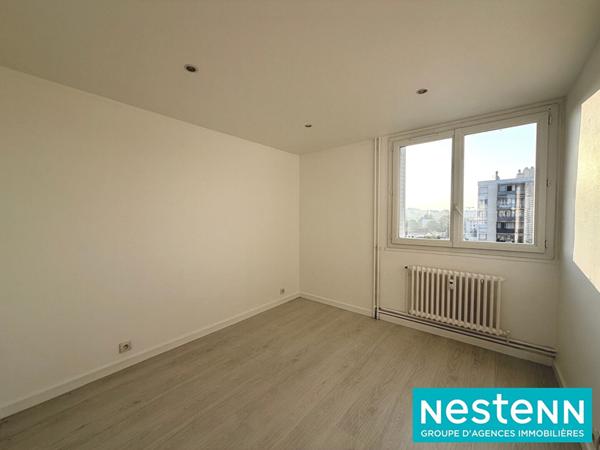 Appartement Vaulx En Velin 5 pièce(s) 76m² avec parking collectif fermé et sécurisé