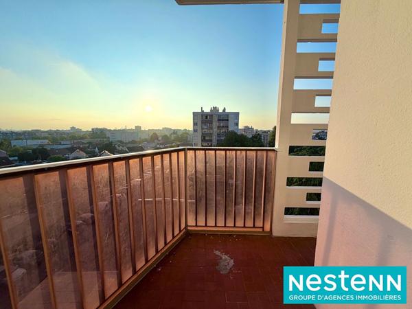 Appartement Vaulx En Velin 5 pièce(s) 76m² avec parking collectif fermé et sécurisé