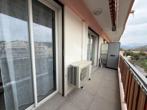 Appartement 3 pièces à louer au centre-ville de Cagnes-sur-Mer - Ref BL-7846