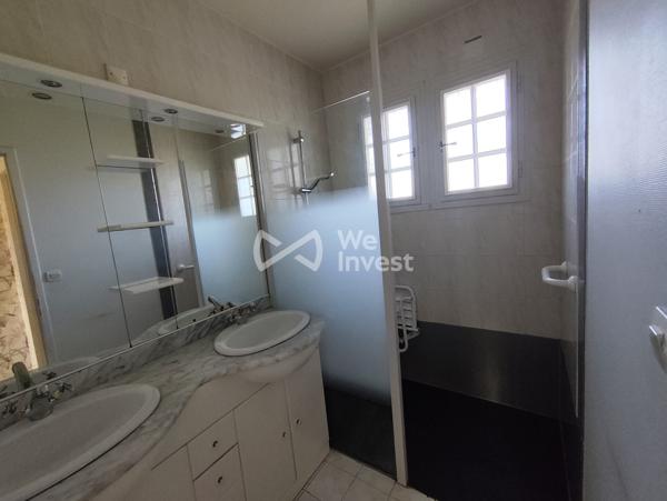 Maison 5 chambres possible – Terrain 968 m² – Garage – Proche Sablé-sur-Sarthe