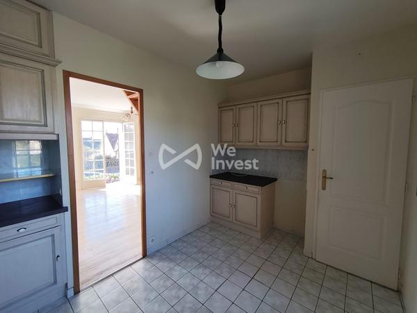 Maison 5 chambres possible – Terrain 968 m² – Garage – Proche Sablé-sur-Sarthe