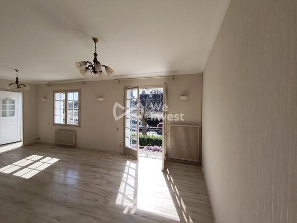 Maison 5 chambres possible – Terrain 968 m² – Garage – Proche Sablé-sur-Sarthe