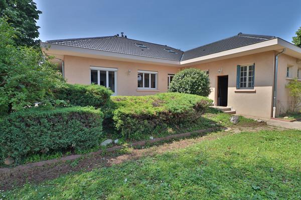 Maison Francheville 8 pièces 156 m2 5 chambres sur un grand terrain de 1790m²