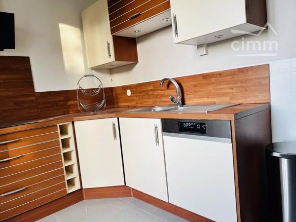 À partir de 360 € par mois, + 40 € de charges (eau, électricité, chauffage et internet inclus).