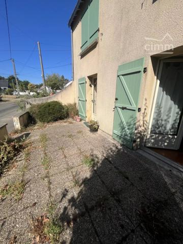 Située dans un village sur le jolie secteur à 6 minutes NORT SUR ERDRE.