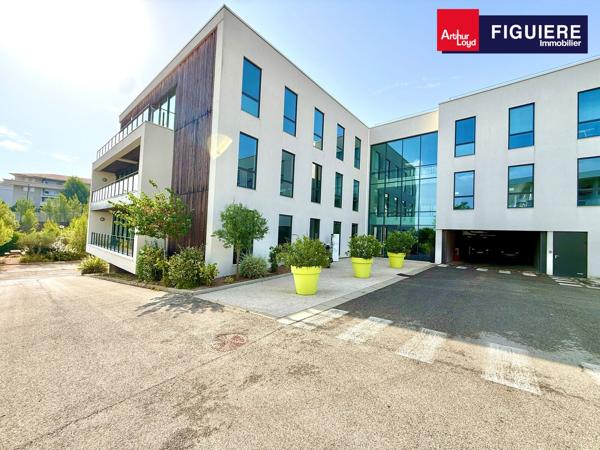 PLATEAU DE BUREAUX MODERNE AUX PRESTATIONS HAUT DE GAMME A LOUER A LA DURANNE