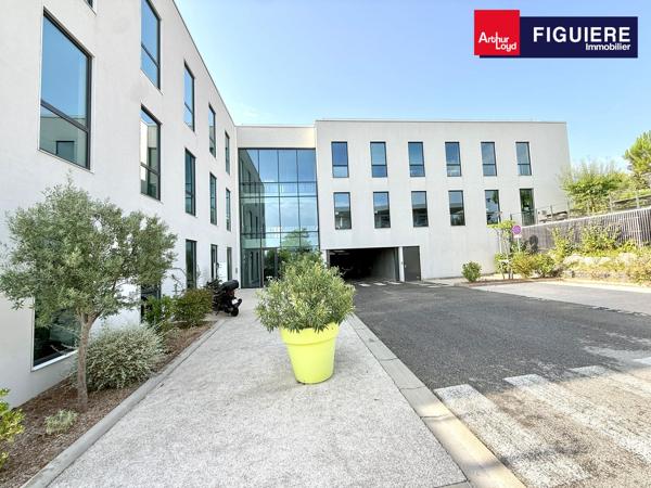 PLATEAU DE BUREAUX MODERNE AUX PRESTATIONS HAUT DE GAMME A LOUER A LA DURANNE